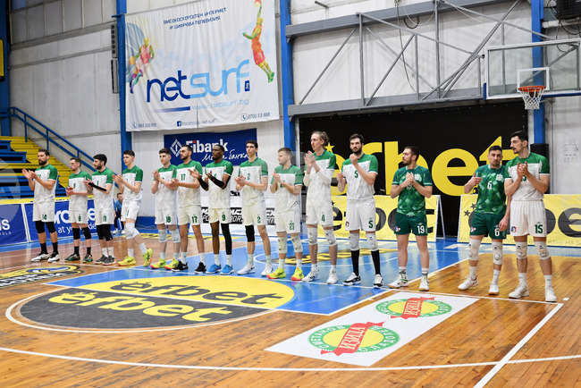 Волейболният Берое 2016 победи Левски София в изключително оспорван мач и изравни резултата в полуфиналната серия