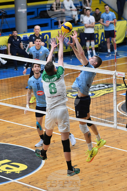 Берое е първият полуфиналист в мъжкото волейболно първенство след втора победа над Монтана, Левски (Сф) изравни серията във Варна