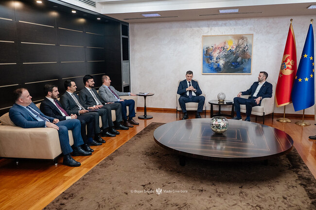 МИНА: Общините трябва да се борят за надеждни инвеститори, каза черногорският премиер Милойко Спаич