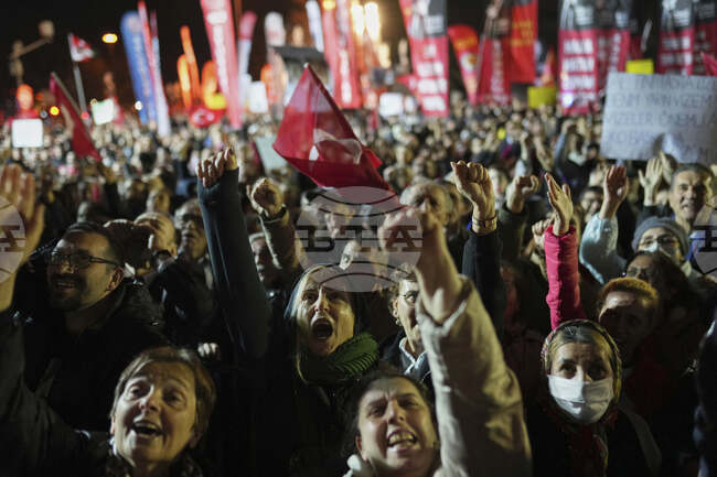 Another Night of Mass Protests in Istanbul in Support of Arrested Mayor Ekrem Imamoglu