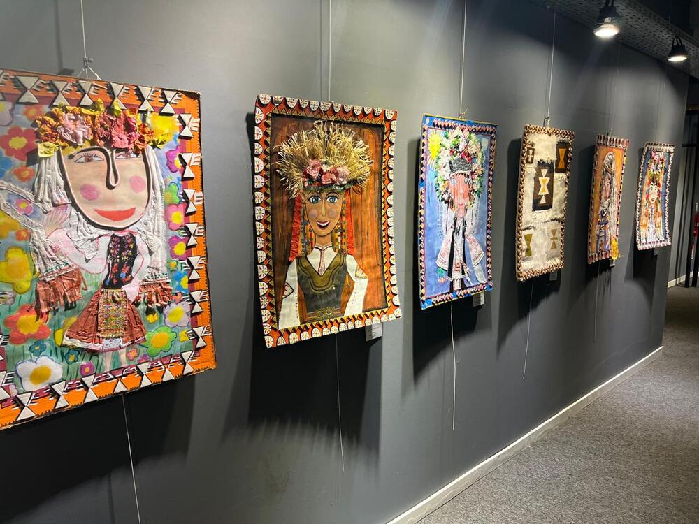 Сдружение „Духовно огледало“ представи в Буенос Айрес изложба с творби на деца от Севлиево и Чипровци 