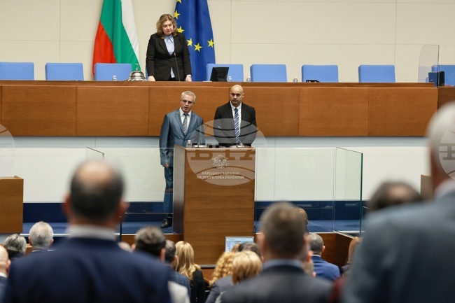 Двамата нови депутати от "Морал, единство, чест" се заклеха пред Народното събрание