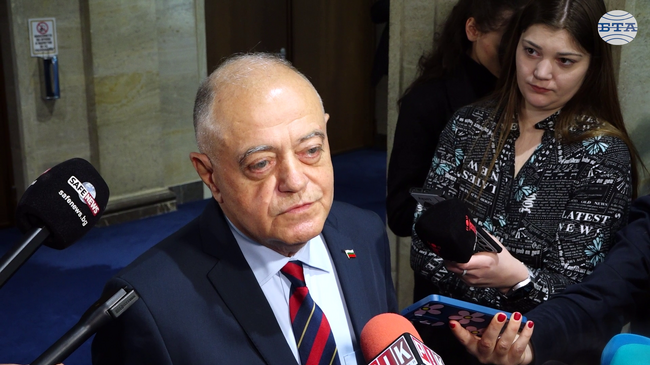 ПП-ДБ няма да подкрепят вот на недоверие към правителството за външната политика, каза Атанас Атанасов