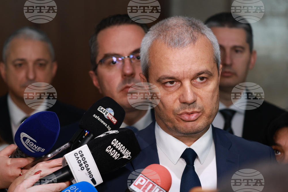 Vazrazhdane Joins Forces with Velichie and MECh as It Tries to Push through No-Confidence Vote against Cabinet 