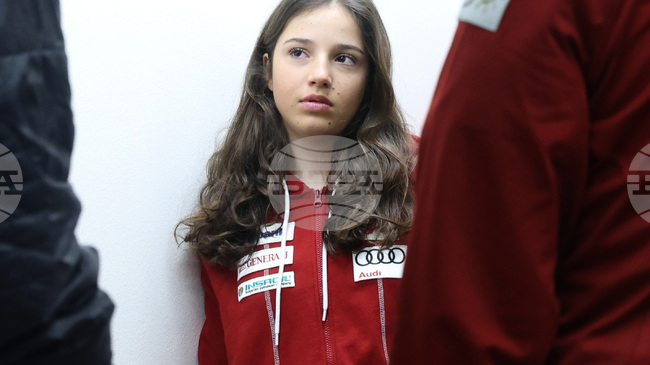 Българите не успяха да стигнат до финалите в паралелния гигантски слалом от Световната купа по сноуборд в Кортина д’Ампецо