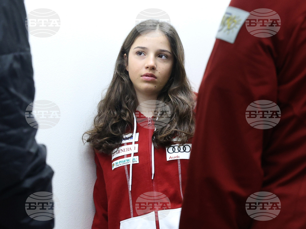 Българите не успяха да стигнат до финалите в паралелния гигантски слалом от Световната купа по сноуборд в Кортина д’Ампецо