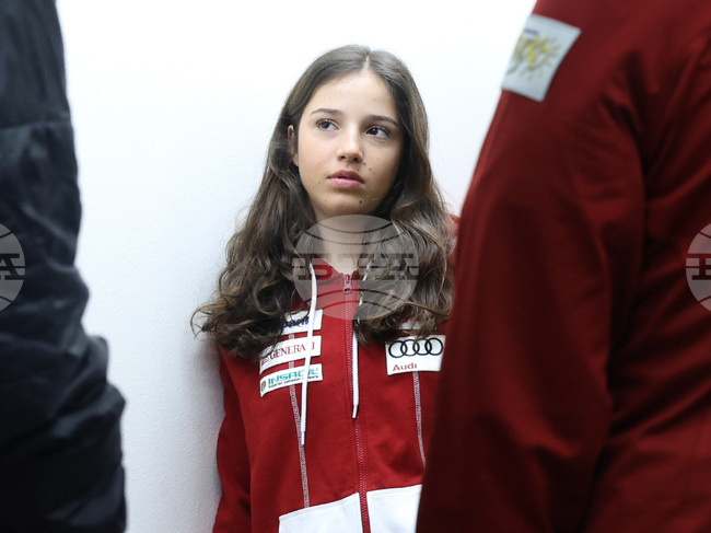 Българите не успяха да стигнат до финалите в паралелния гигантски слалом от Световната купа по сноуборд в Кортина д’Ампецо