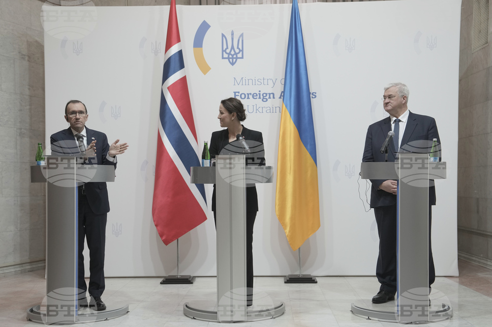 Няма смекчаване на санкциите, докато руската агресия продължава, каза украинският външен министър