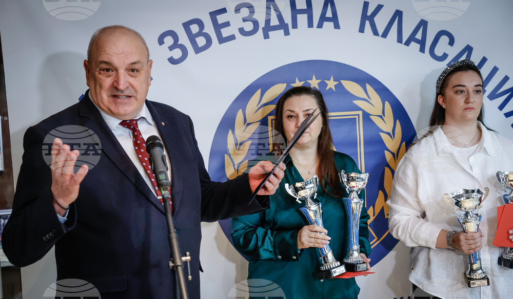 ММС: Заместник-министър Стоян Андонов награди най-заслужилите спортисти на ОСК “Левски”