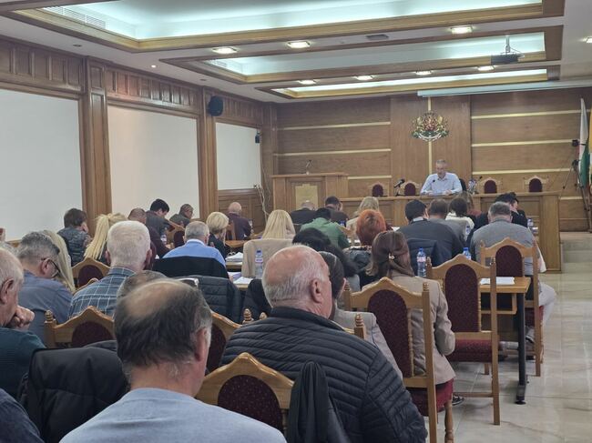 Община Добричка получи съгласие от съветниците да кандидатства с проектни предложения за рехабилитация на водопроводи и улици в няколко села