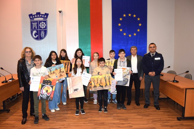 Община Каварна: Наградиха победителите от конкурса за детска рисунка „С очите си видях бедата“