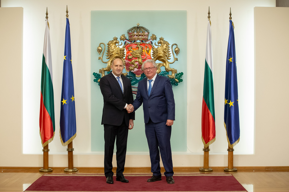 Румен Радев: Предизвикателствата пред сигурността превръщат в необходимост индустриалното сътрудничество и съвместното създаване на отбранителни технологии и продукти в Европа