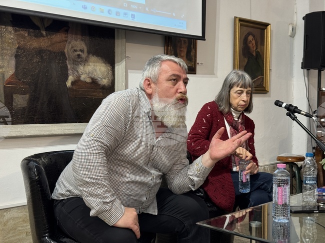 Ученици от Казанлък създават карикатури на тема "Изкуствен интелект"