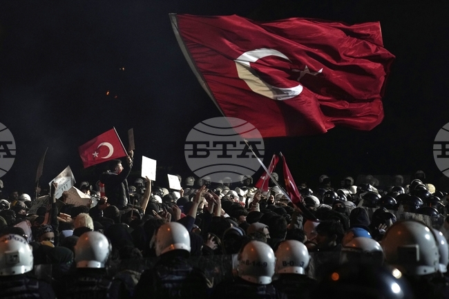 Истанбулски прокурор разследва призиви на турската опозицията за бойкот след ареста на кмета на мегаполиса