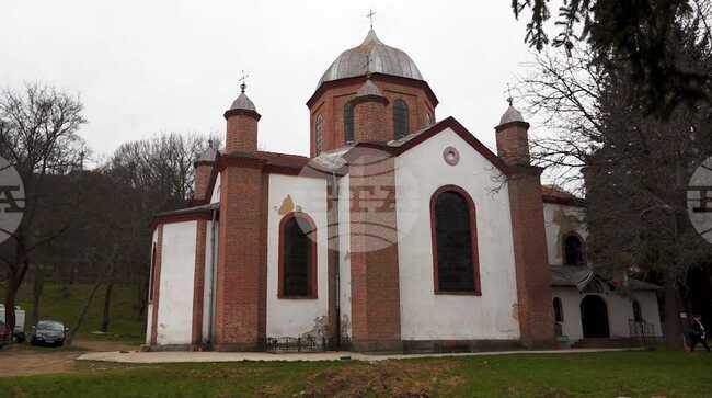 Постът е благоприятно време за спечелване на духовни добродетели, смятат протойерей Дилян Цветков и председателят на ВМС Ведат Ахмед
