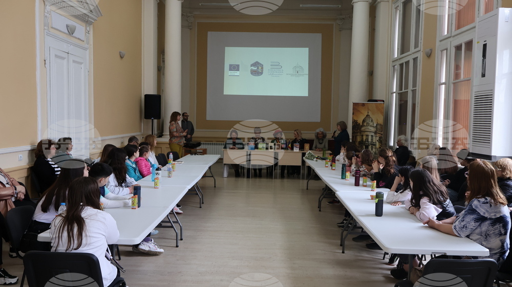 Румънската поетеса Евелин Кроитору беше представена за Деня на европейските автори в Русенската библиотека