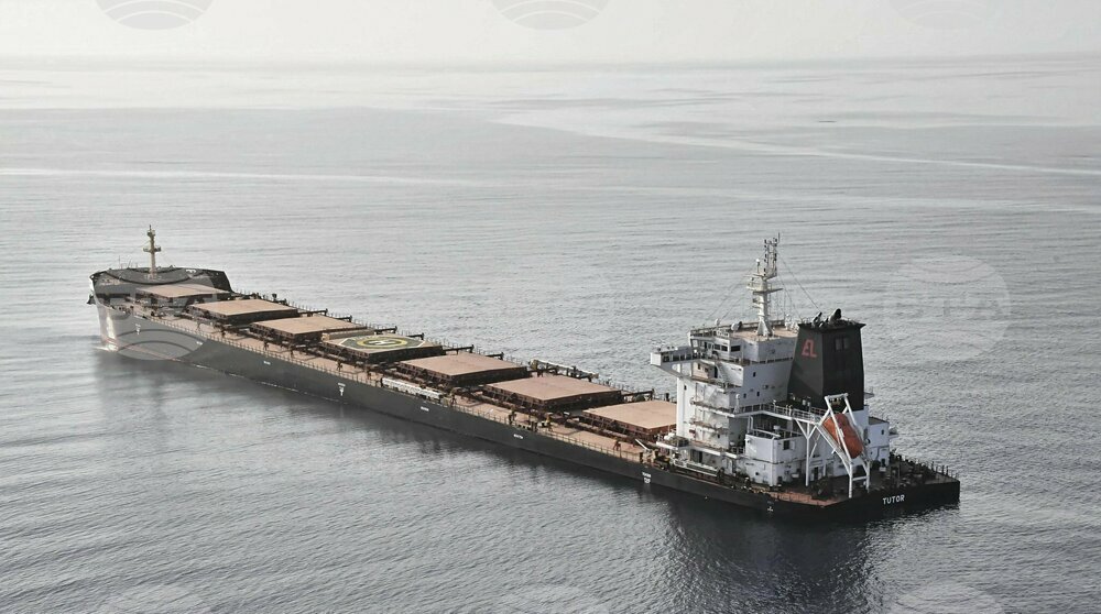 Йеменските бунтовници хуси нападнаха още един кораб в Червено море, след като поеха отговорност за потопяването на друг