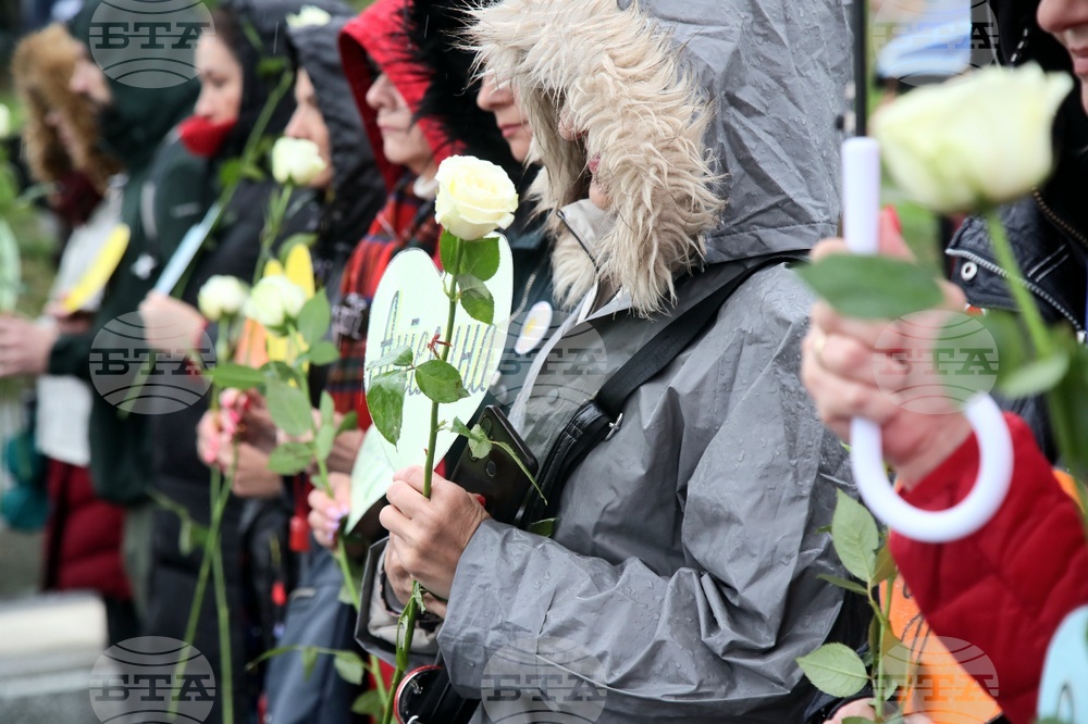 След блокадата на Бранковия мост в Белград студенти и учители протестират и в Нови Сад 