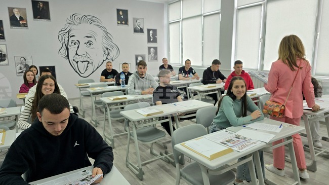 Неврокопската професионална гимназия „Димитър Талев“ в Гоце Делчев ще бъде домакин на предварителен кандидатстудентски изпит за прием в УНСС