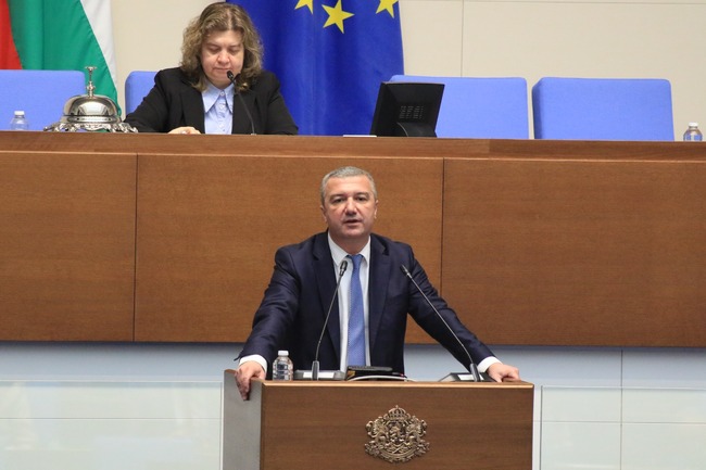 Драгомир Стойнев: Когато нямат убедителни доводи, десните винаги се връщат в миналото