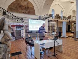 Мегаобектите на праисторическа Европа бяха във фокуса на лекция на д-р Бисерка Гайдарска и проф. Джон Чапман. Снимка: Гергана Николова / БТА