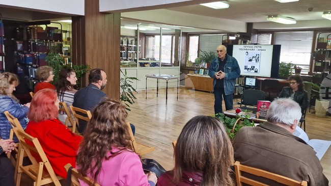 Среща разговор с актьора и писател Иван Митев се състоя в Търговище