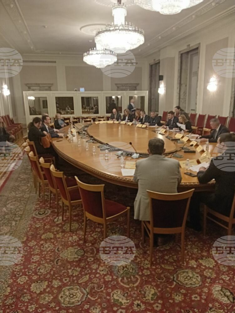 Комисията по енергетика в парламента одобри законопроект в опит да избегне съдебни санкции за забавено транспониране на директиви