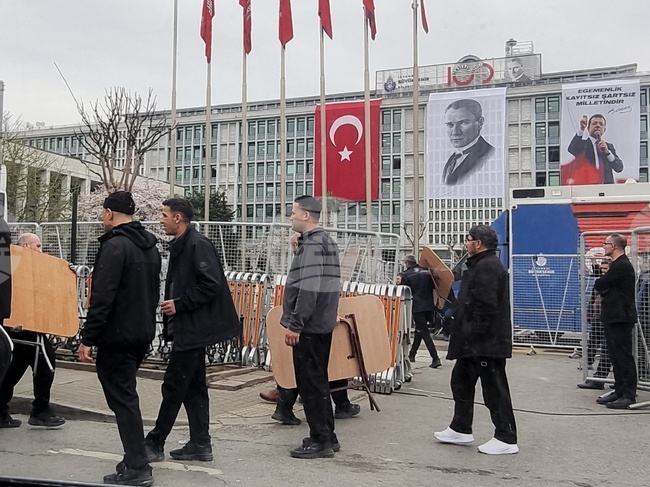 Ново разследване за корупция в Истанбулската община доведе до задържането на 22 служители 