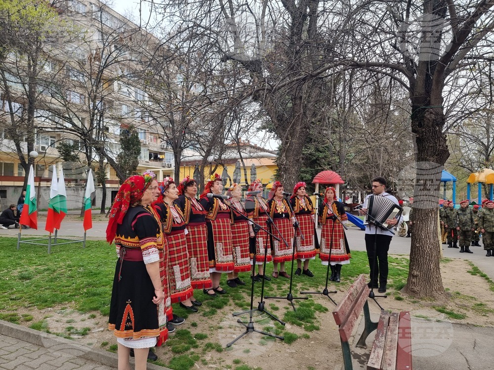 Стара Загора - поднасяне на венци и цветя - Ден на Тракия