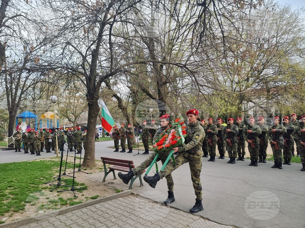 Стара Загора - поднасяне на венци и цветя - Ден на Тракия