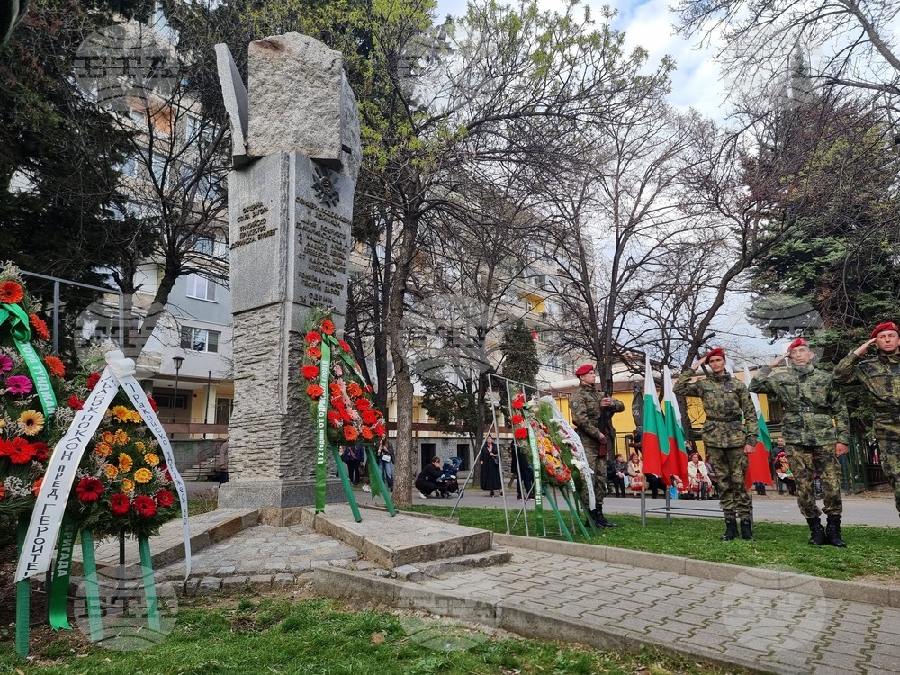 Стара Загора - поднасяне на венци и цветя - Ден на Тракия