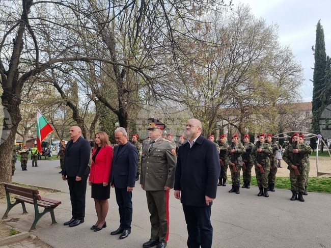 Стара Загора - поднасяне на венци и цветя - Ден на Тракия