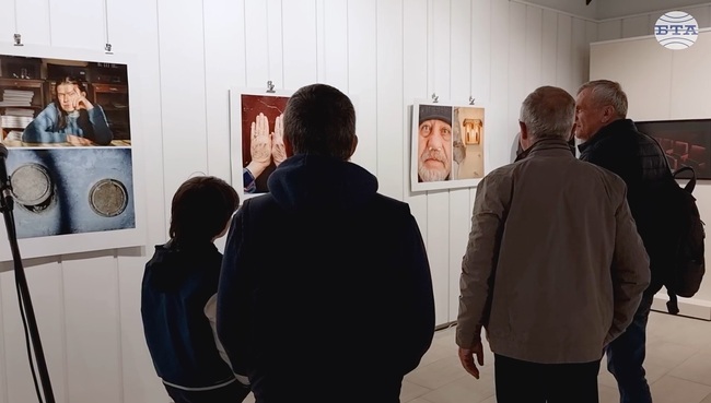 Сигнал до държавата за затворената си сцена дават с фотоизложба от ямболския Драматичен театър „Невена Коканова“