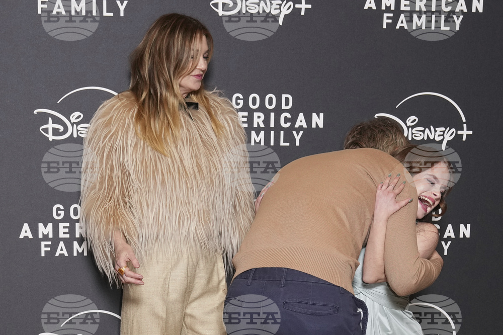 CORRECTION Britain Good American Family Screening