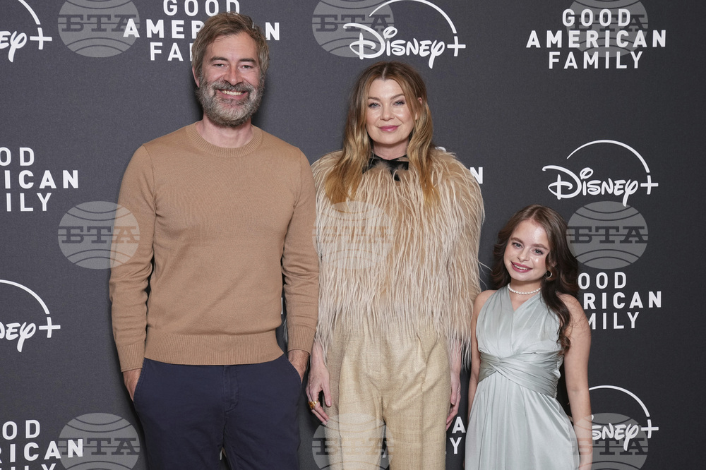 CORRECTION Britain Good American Family Screening