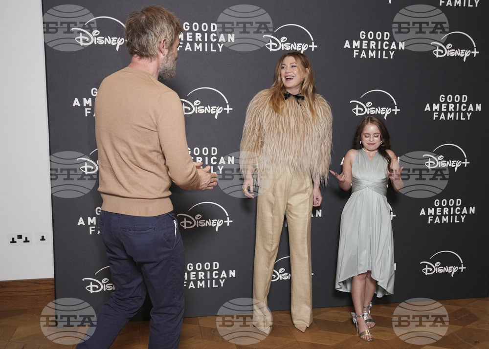 CORRECTION Britain Good American Family Screening