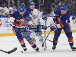 Canucks Islanders Hockey