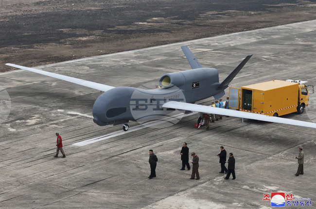 Ким Чен-ун инспектира нови дронове камикадзе 