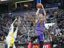 Lakers Pacers Basketball