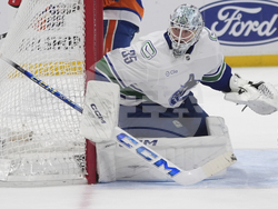 Canucks Islanders Hockey