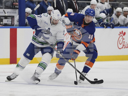 Canucks Islanders Hockey