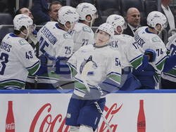 Canucks Islanders Hockey