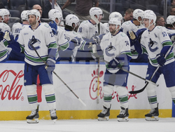 Canucks Islanders Hockey