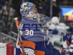 Canucks Islanders Hockey