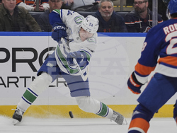 Canucks Islanders Hockey