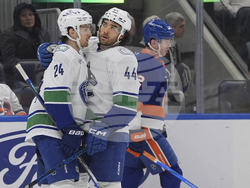 Canucks Islanders Hockey