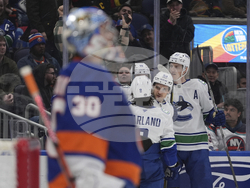 Canucks Islanders Hockey
