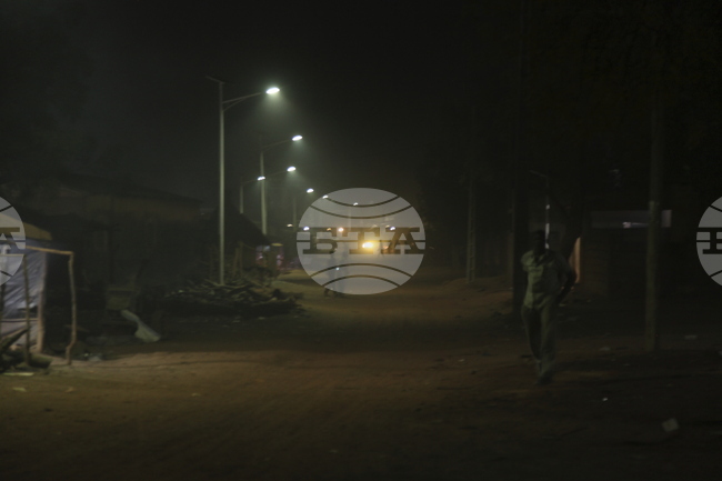 Франция намалява броя на дипломатическите си служители в Мали