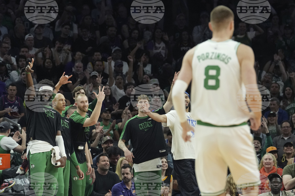 Кристапс Порзингис отбеляза 30 точки за победа на Бостън срещу Финикс в НБА