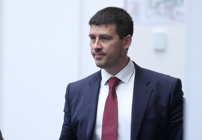 Според Ивелин Михайлов от "Величие", „Възраждане“, МЕЧ, ПП-ДБ и „Алианс за права и свободи“ биха се борили срещу управлението